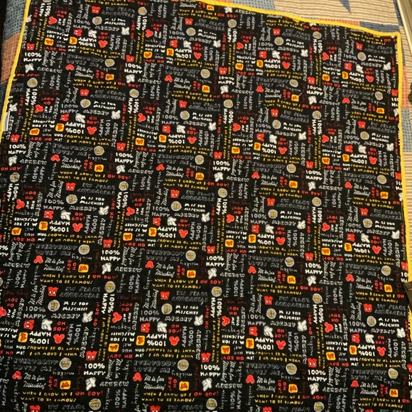 Handmade new Mickey Mouse quilt/throw/wall hanging - Picture 3 of 4